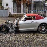 Zwei Luxus-Autos abgefackelt