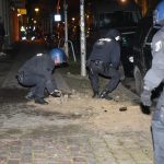 Steine gegen Polizei