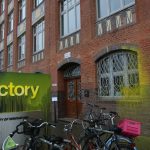Farbe und kaputte Scheiben bei Start-Up Factory
