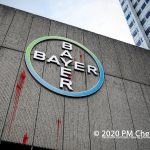 Farbbeutel gegen Bayer-Niederlassung