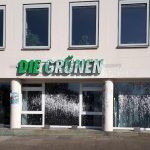 Farbe gegen Parteibüro der Grünen