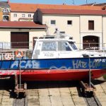 Boot der Wasserschutzpolizei besprüht