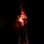 Funkturm in Flammen