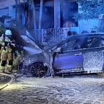 Fahrzeug der Französischen Botschaft abgefackelt