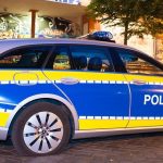 Streifenwagen beschädigt