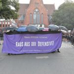 Steinwürfe und Barrikadenbau bei Demo