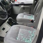 Polizeifahrzeuge beschädigt