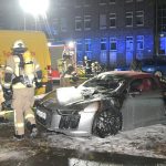 Autos angezündet und weitere beschädigt