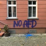 Rechtsoffenes Hotel beschädigt und besprüht
