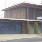 Polizeiposten mit Farbe attackiert