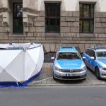 Streifenwagen angezündet