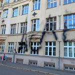 Farbe gegen Polizeiwache