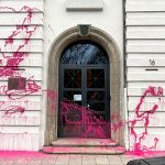 Farbanschlag auf "Pro Femina"