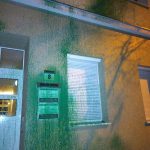 Farbe gegen Zahnarztpraxis eines AfDlers