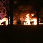 Sieben brennende Autos