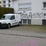 Farbe gegen Kapelle der Piusbruderschaft