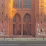Farbe gegen Kirche