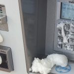 Diverse Fahrkartenautomaten verklebt