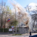 Rauchtöpfe auf Gelände des russischen Konsulats geworfen