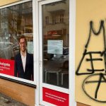 Scheibe an SPD-Büro eingeschlagen
