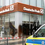 Filialen der Commerzbank und Deutschen Bank angegriffen