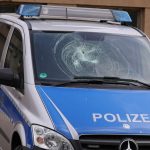 Steine gegen Polizei bei Sponti