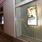 Immobüros, Banken und Geschäfte eingeworfen