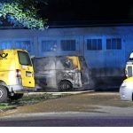 Feuer an Fahrzeugen der Deutschen Post gelegt, Fahrzeug einer Wohnungsbaugesellschaft ausgebrannt