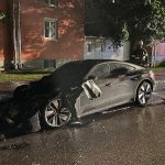 Luxus-Audi e-Tron in Flammen