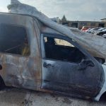 Auto eines Nazis angezündet