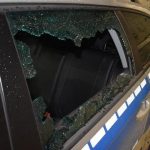 Scheiben an Streifenwagen eingeschlagen