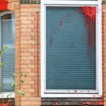 Farbe gegen Haus von Zweiter Bürgermeisterin