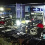 Autohaus mit Feuer angegriffen