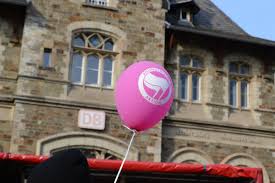 Antifaschistische Aktion - Luftballon