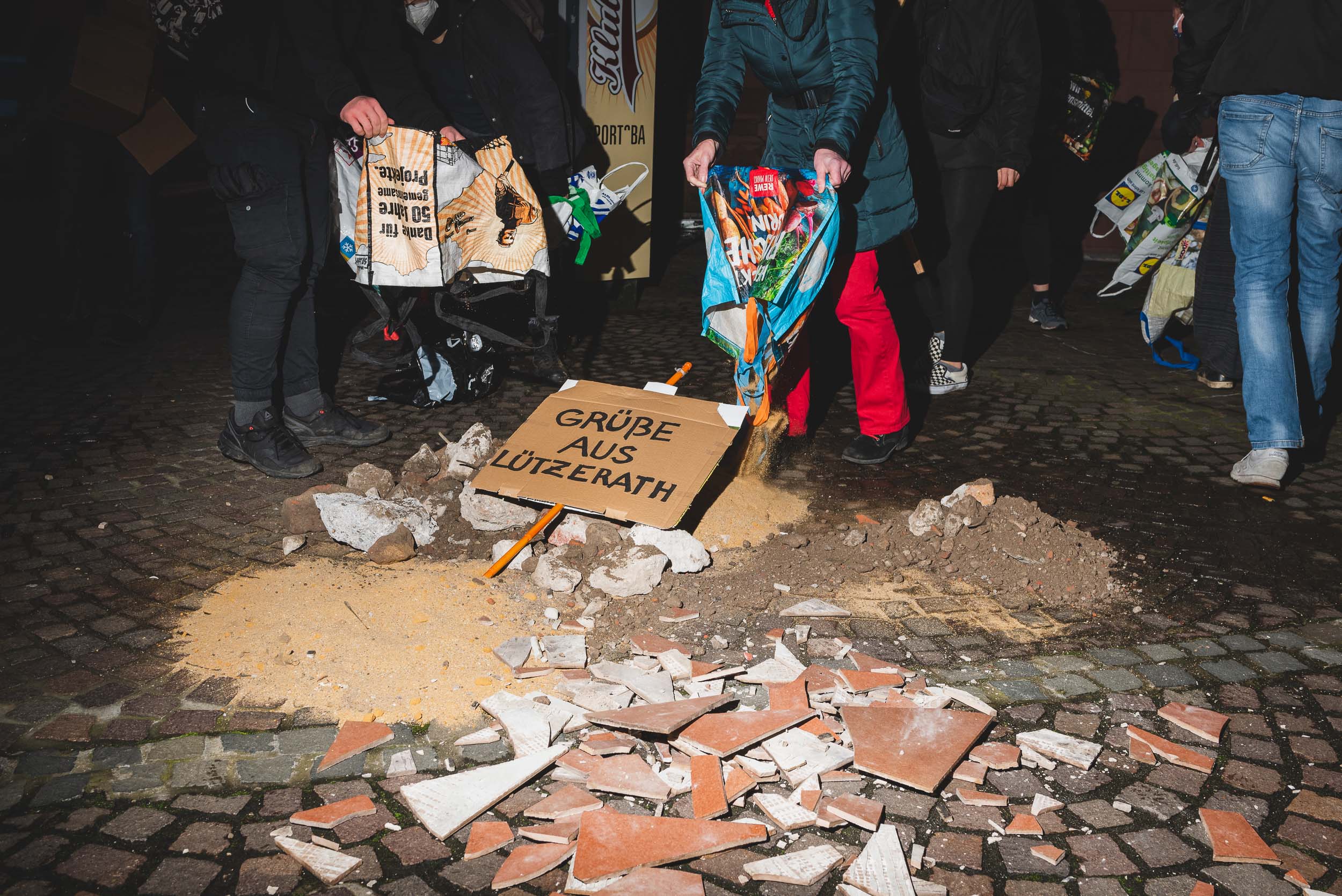 Schutt und Asche Aktionsbild