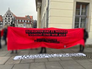 Foto der Kundgebung vom 04.04.2022 am Amtsgericht Braunschweig