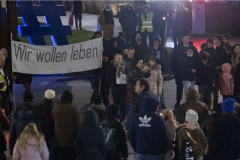 Dirk Magnutzki spricht, Dennis Straub mit Weste, 3.1.