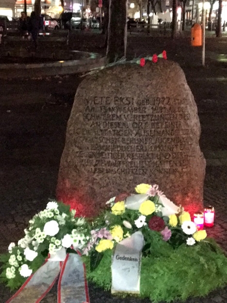 Mete Ekşi Gedenkstein am Adenauerplatz, Berlin-Charlottenburg Mete Ekşi Gedenkstein am Adenauerplatz in Charlottenburg