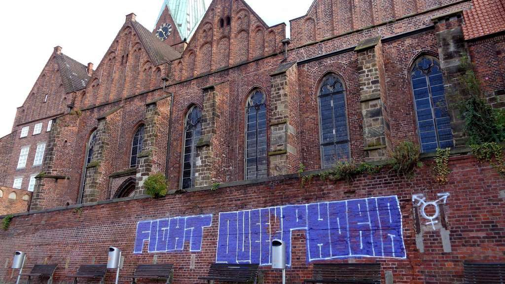 Fight-Queerphobia Graffiti an der Martini-Kirch