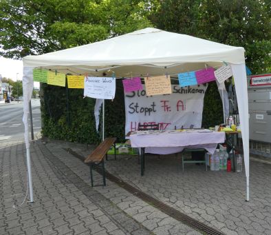 Infostand vor Jobcenter Köln Porz