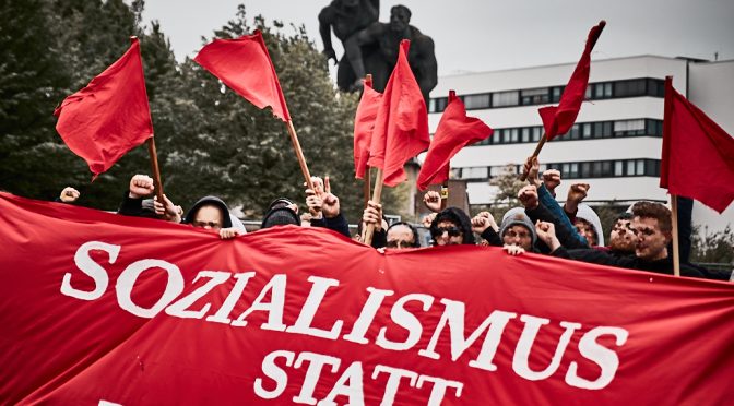 Rostock: Jugendliche beleben Mai-Demonstration