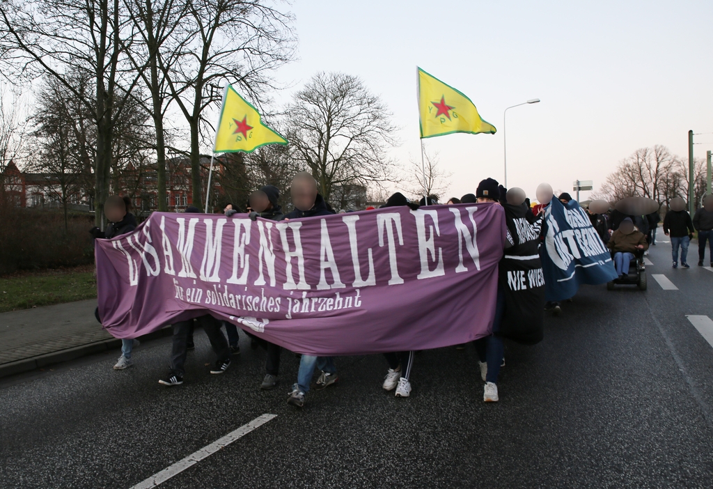 Solidarisch ins neue Jahr - 250 Menschen bei antifaschistischer Neujahrsdemo