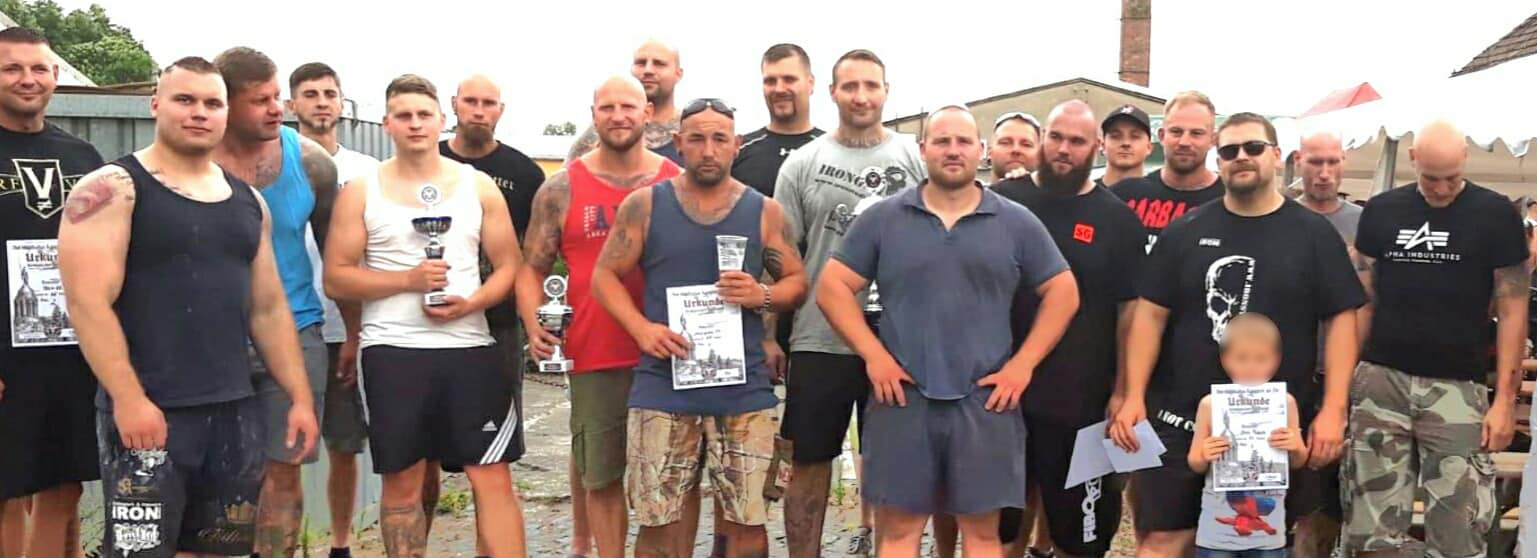 Juli 2018: Wettkampf bei der «Barbaria Schmölln» um Headcoach Martin Langner (4.v.r.), an dem u.a. auch André Eminger (7.v.r.) teilnahm