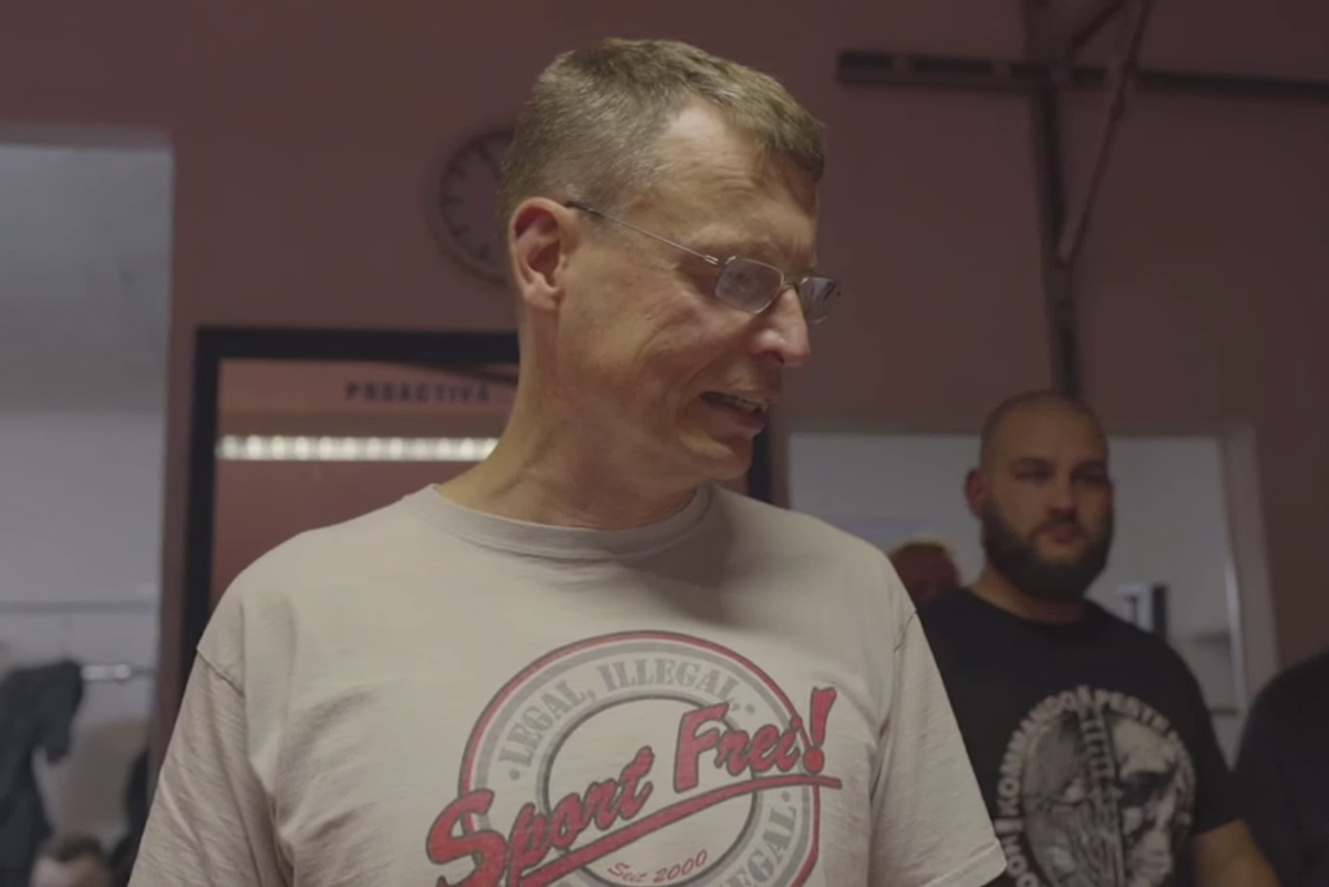 Henrik Ostendorf als Moderator der Veranstaltung vor Ort in Schmölln