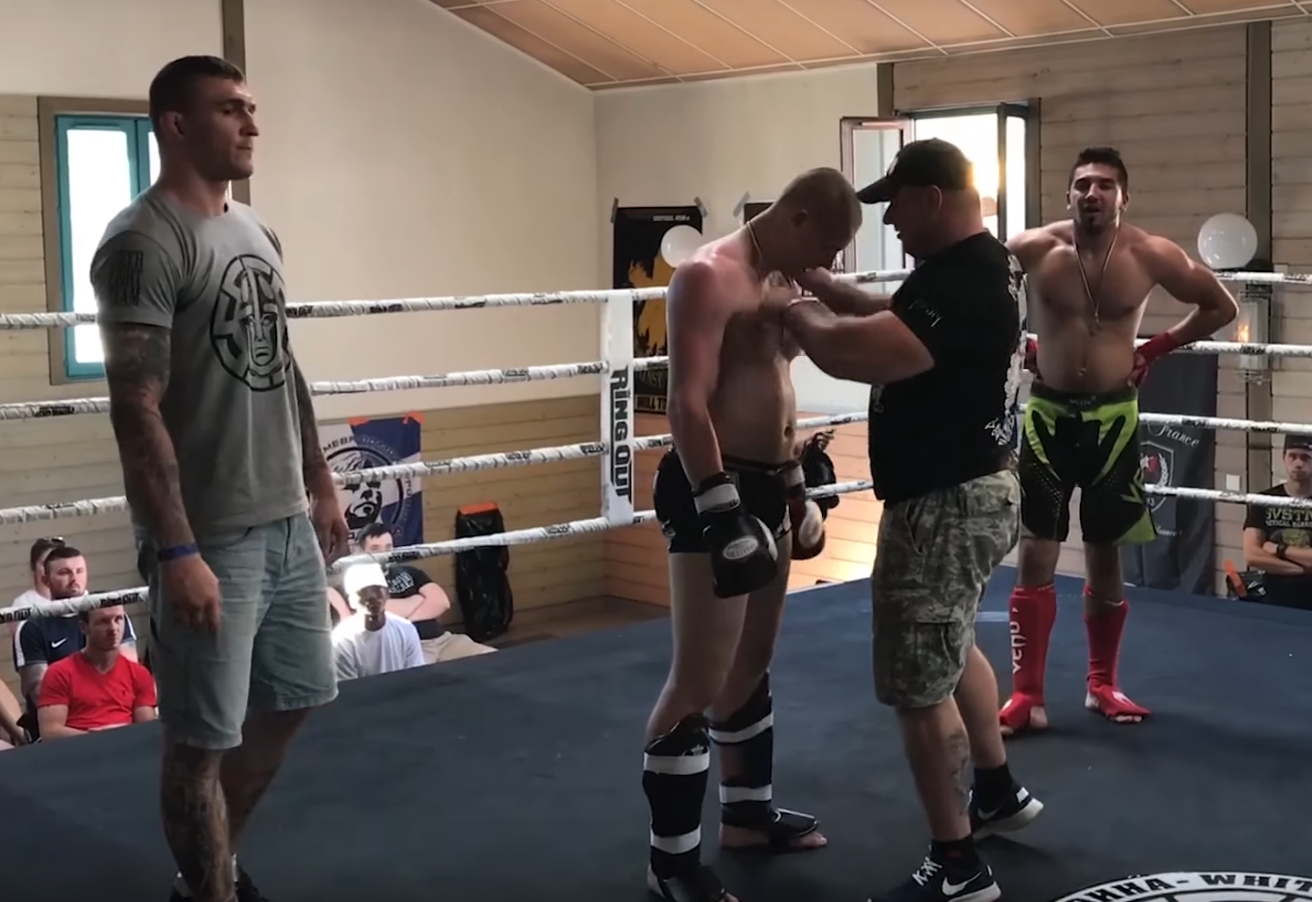 Petr Beranek (1. v. l.) vom „Team White Rex Czechia“ als Ringrichter beim „Force & Honneur“ 2017 in der Nähe von Genf