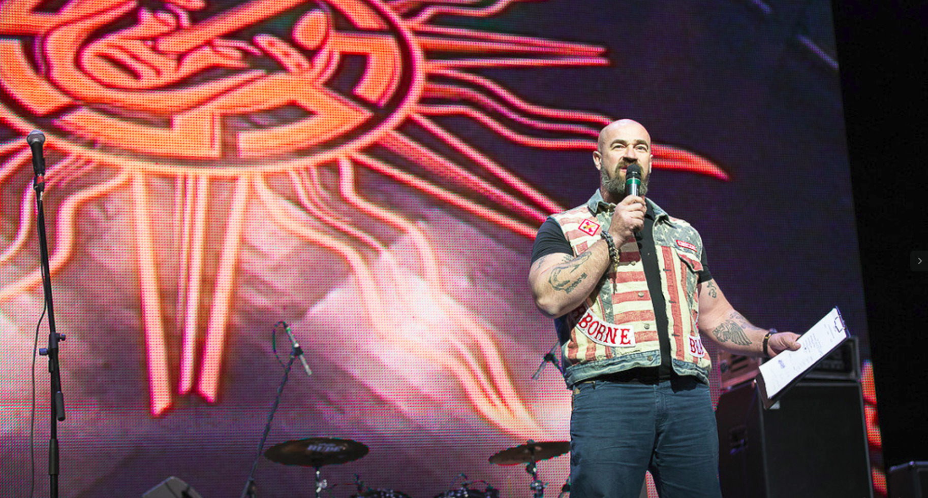 Sergey Badyuk als Ringsprecher für „White Rex“