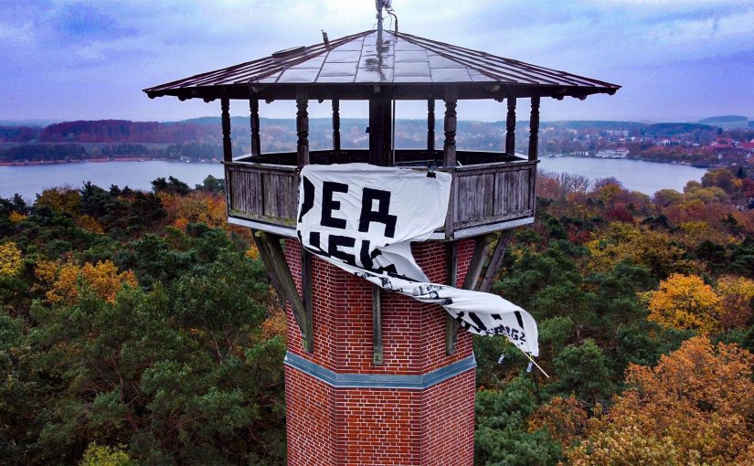 [MV] Tapeten und Banner zur Erinnerung an die NSU-Morde