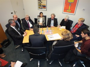 Co-Bürgermeister_innen aus Amed, Mêrdîn und Wan trafen Vertreter_innen des Europäischen Parlaments und der EU