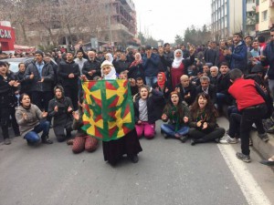 Solidarität mit Sûr, ein weiteres Cizîr muss verhindert werden