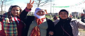 Gemeinsam auf dem Newroz in Amed